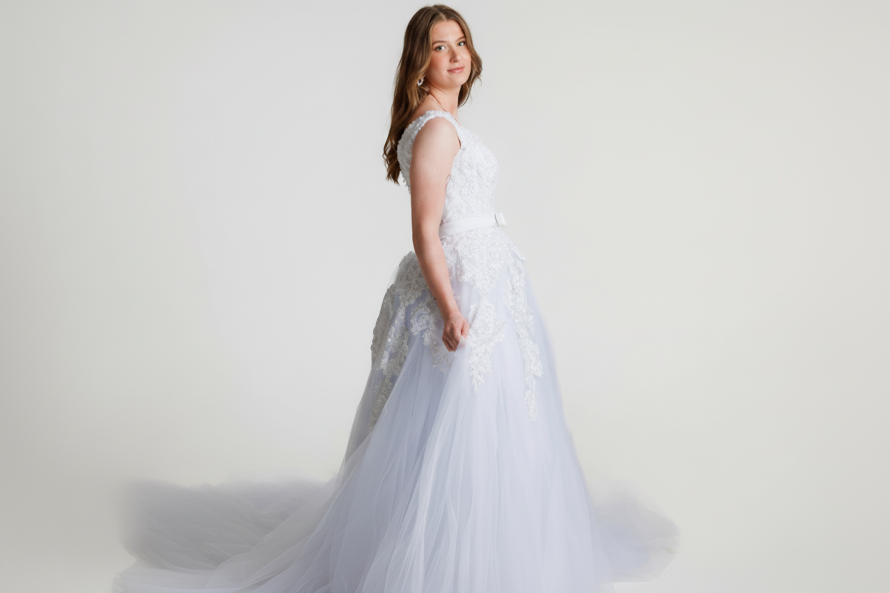 Elegant hvit brudekjole med fin slep