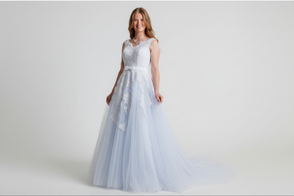 Elegant hvit brudekjole med fin slep